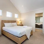 Coode Street Townhouse - Executive Escapes