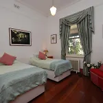 What are the best hotels near Kyilla Park?