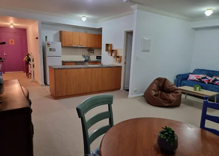 Little Monica Apartment- Spacious, Affordable & Central