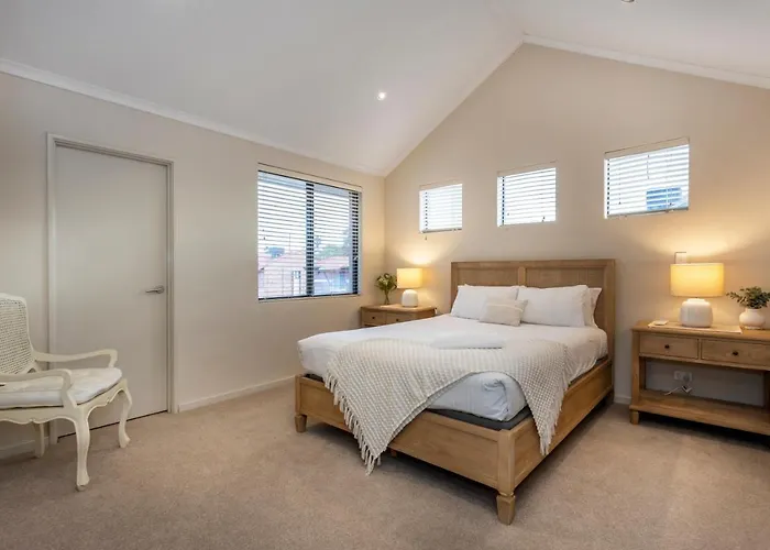Coode Street Townhouse - Executive Escapes