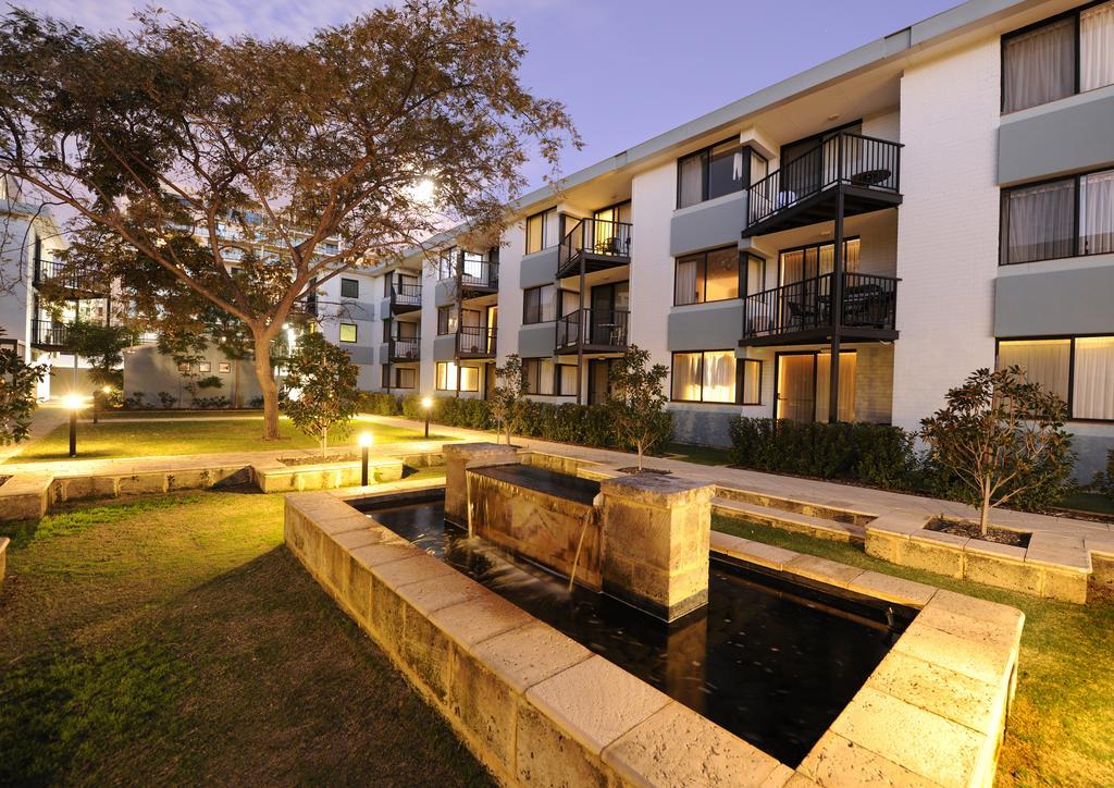 Lodestar Waterside Aparthotel 4*