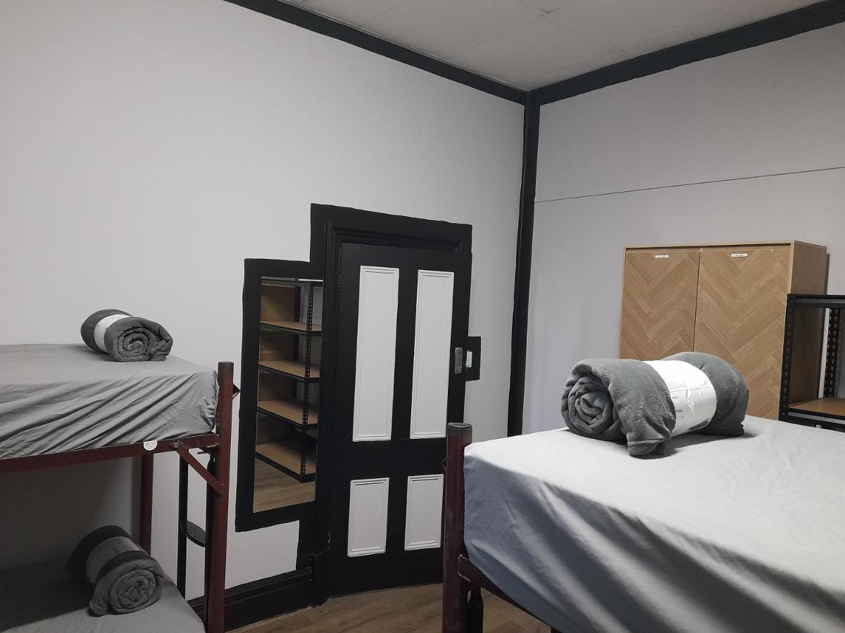 Ozi Backpackers - -valid Passport Required Perth