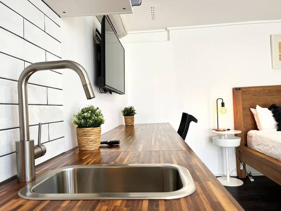 A By Breckler Park Apartment