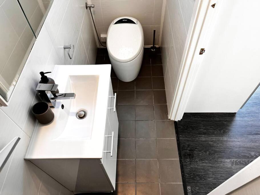A By Breckler Park Apartment *