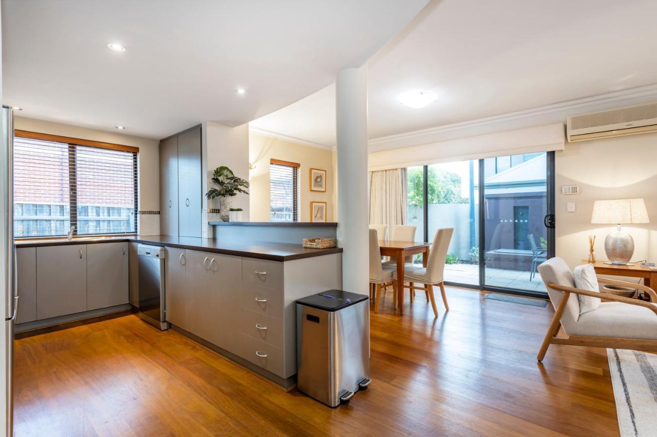 Villa Coode Street Townhouse - Executive Escapes Perth