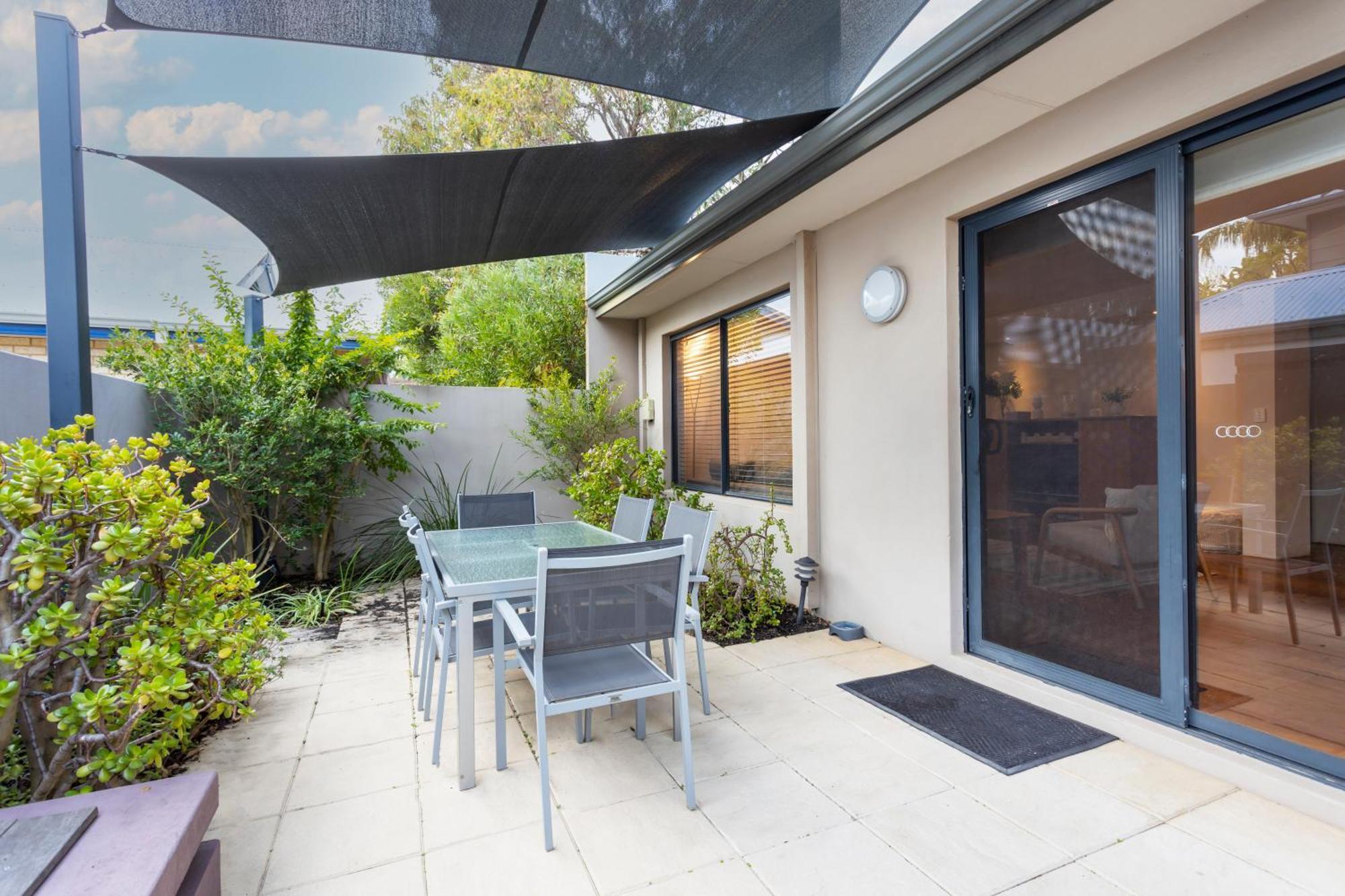 Villa Coode Street Townhouse - Executive Escapes Perth