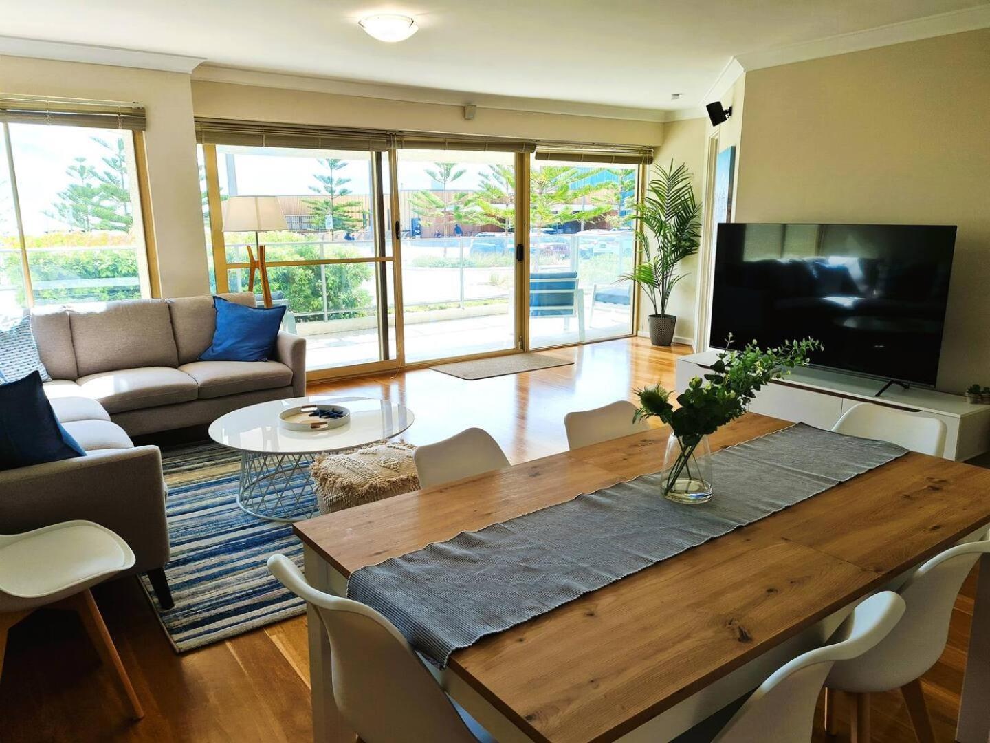 Apartment Clifton On Scarborough - Absolute Beachfront *