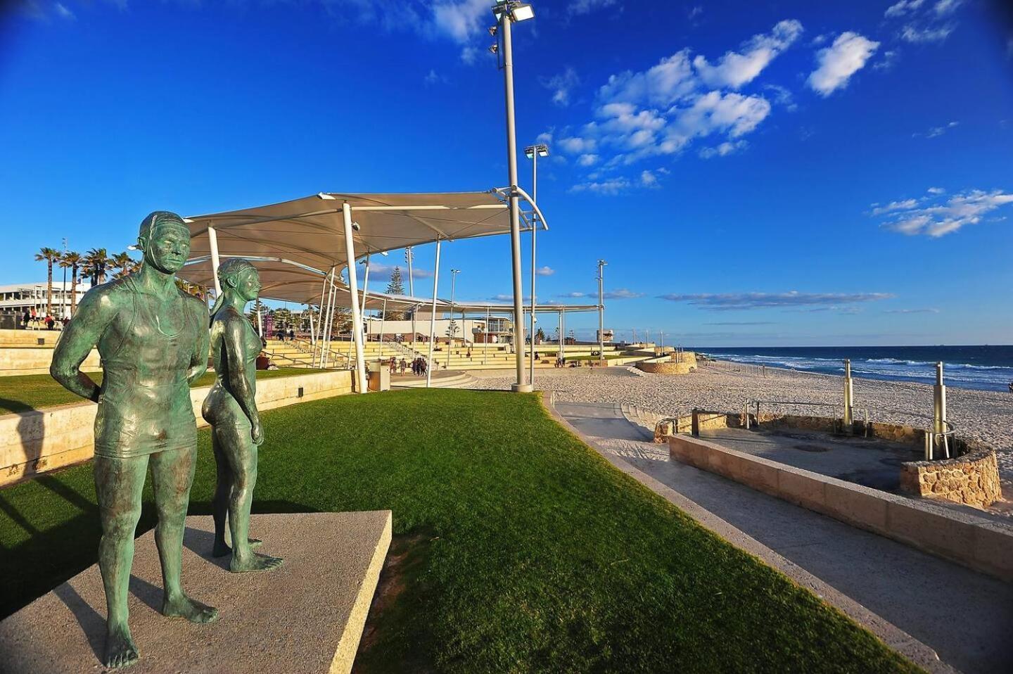 Clifton On Scarborough - Absolute Beachfront Perth