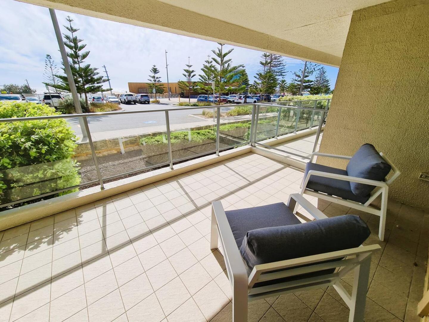 Apartment Clifton On Scarborough - Absolute Beachfront *