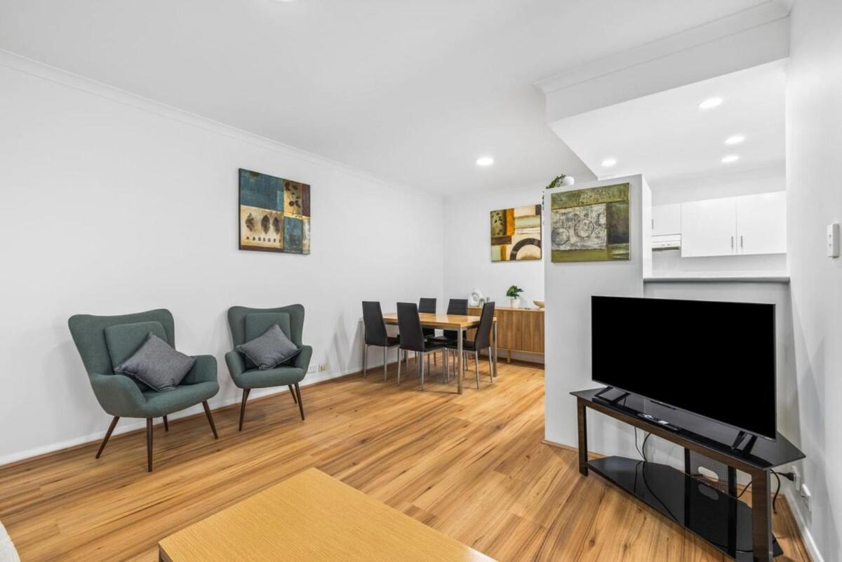 Renovated Family With Pool & Wifi Apartment Perth