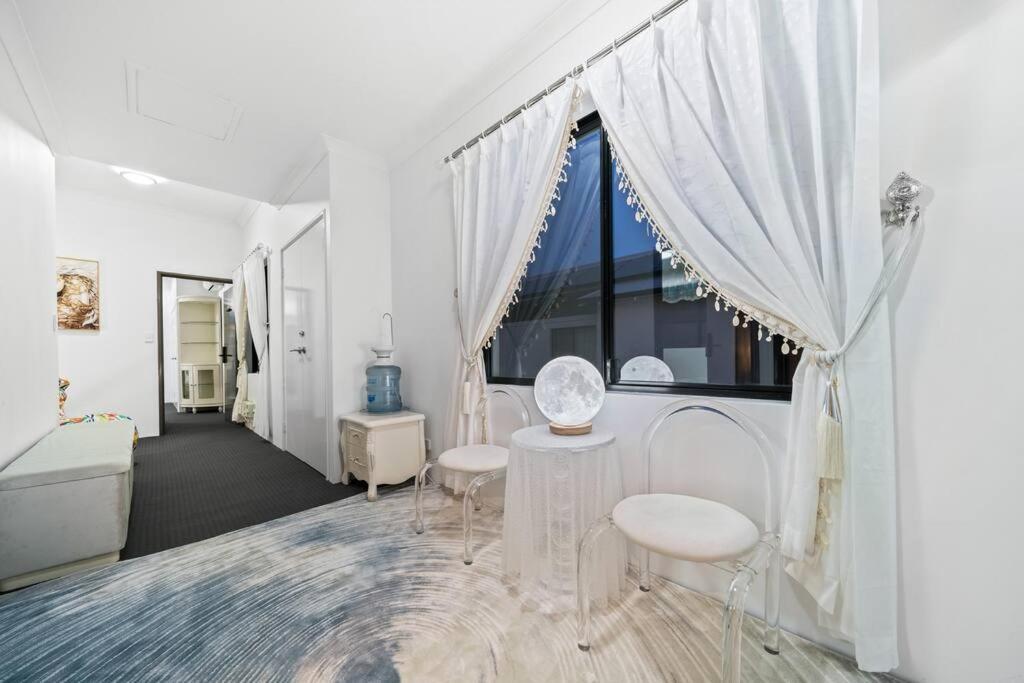 Equitice Winter Moonlight Apartment Perth