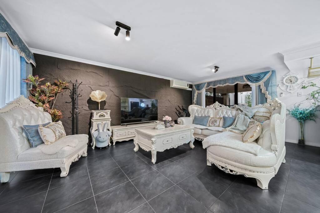 Equitice Winter Moonlight Apartment