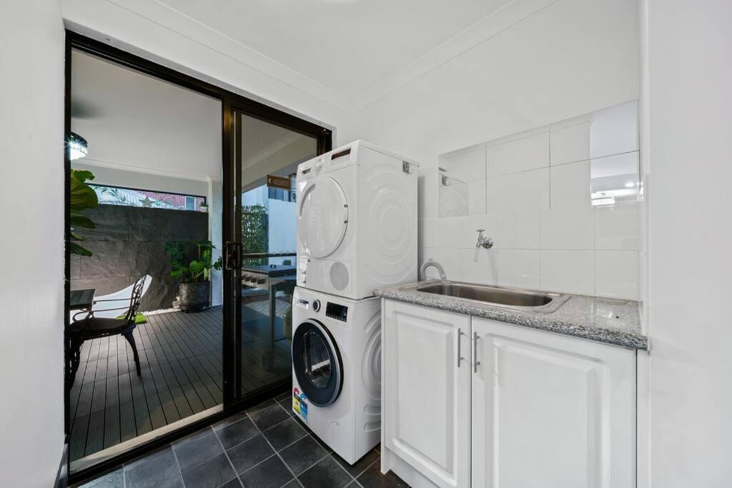 Equitice Winter Moonlight Apartment Perth