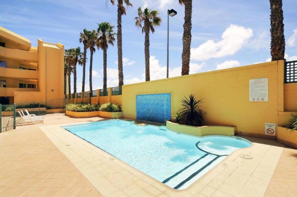 Apartment Clifton On Scarborough - Absolute Beachfront