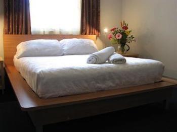 Hostel The Emperors Crown Hostel Valid Passport Required To Check In *