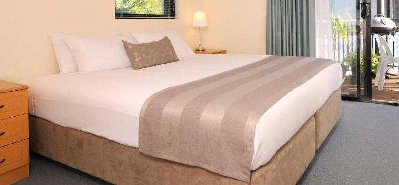 Lodestar Waterside Aparthotel