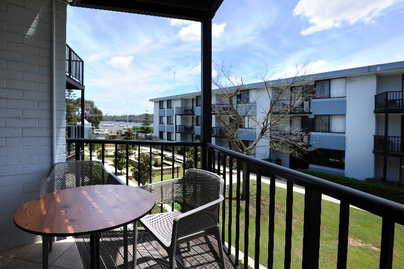 Aparthotel Lodestar Waterside 4*
