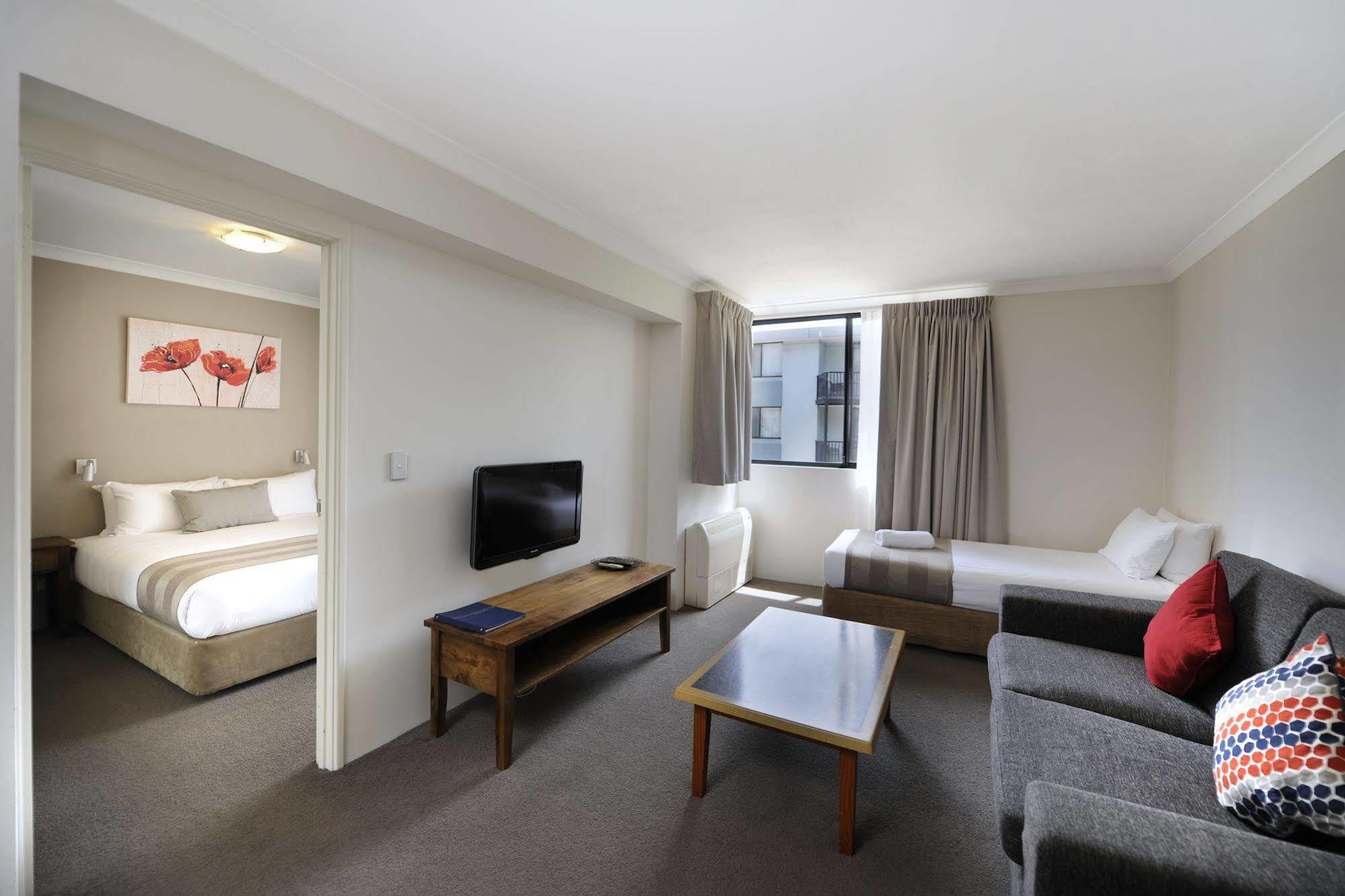 Lodestar Waterside Aparthotel