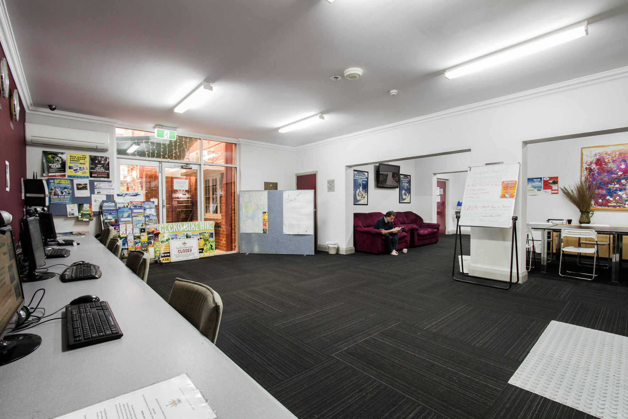 The Emperors Crown Hostel Valid Passport Required To Check In * Perth
