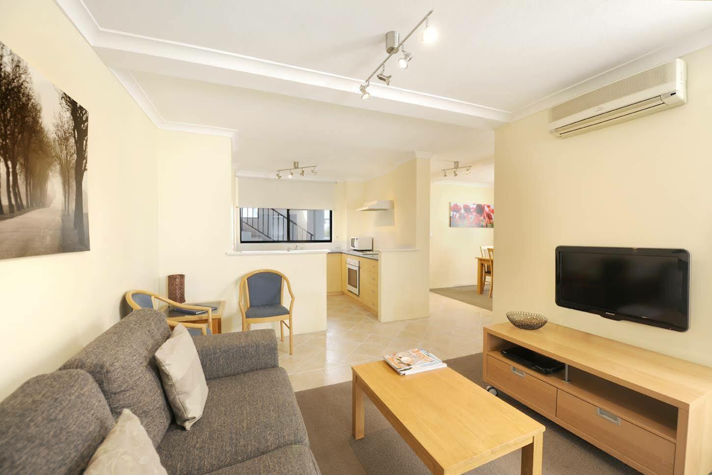 Lodestar Waterside 4* Perth