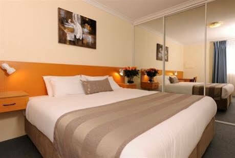 Aparthotel Lodestar Waterside 4*