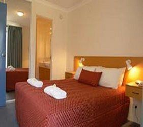 Lodestar Waterside Aparthotel