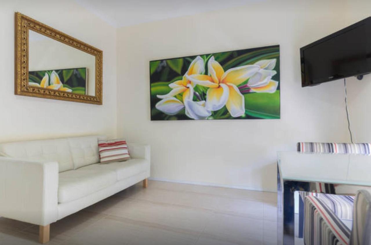 Apartment M102 West Near Kings Park *