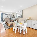 East Perth Luxury Waterfront Retreat