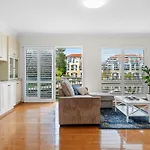 East Perth Luxury Waterfront Retreat