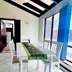 Affordable Beautiful Queen Bedroom Near City Swan River Fremantle University