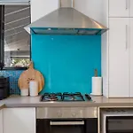 Spacious Family Getaway In West Leederville