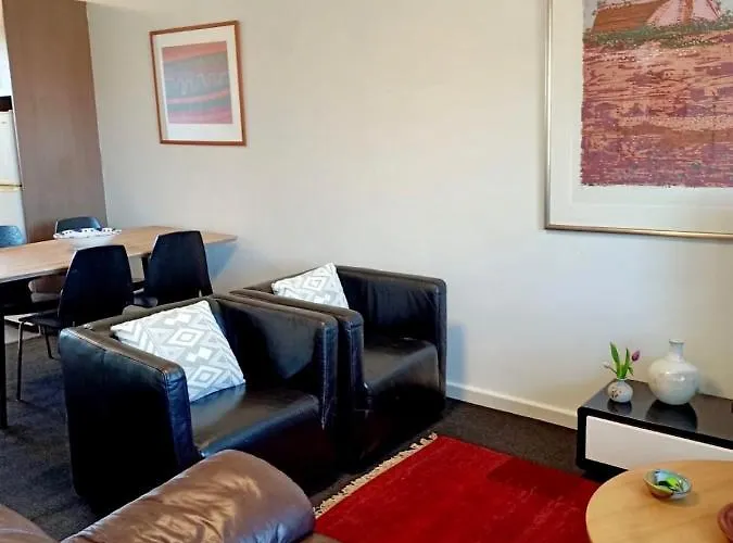Superb 2 Bedroom Apartment Minutes To Cbd- Cen7
