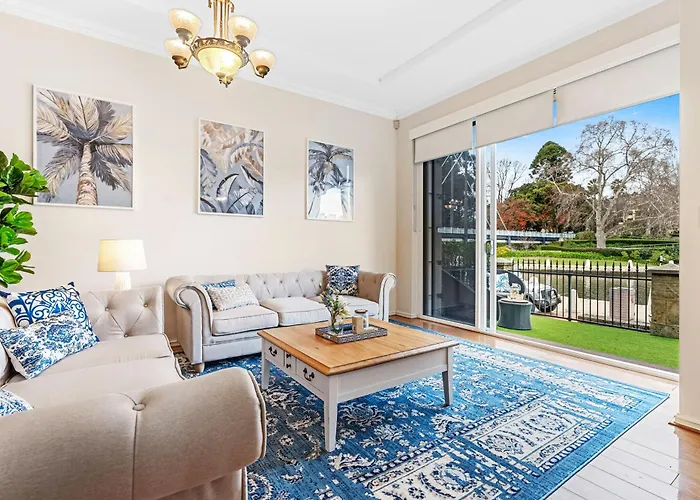 East Perth Luxury Waterfront Retreat