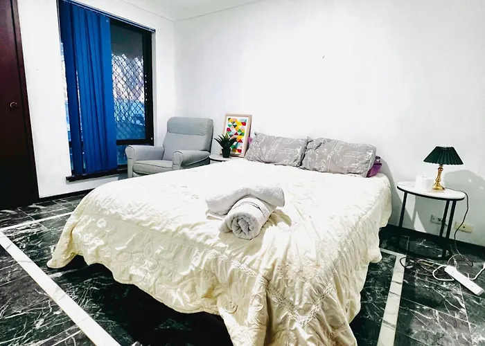 Affordable Beautiful Queen Bedroom Near City Swan River Fremantle University