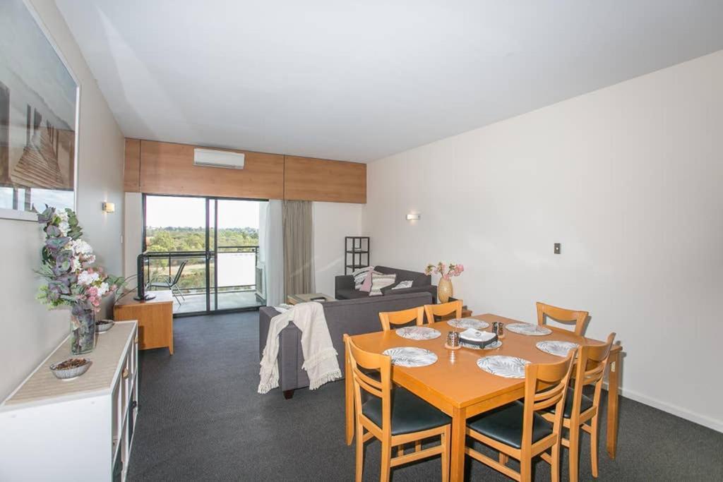Ascot Sub Penthouse Spectacular 240 Degree River And Views ,