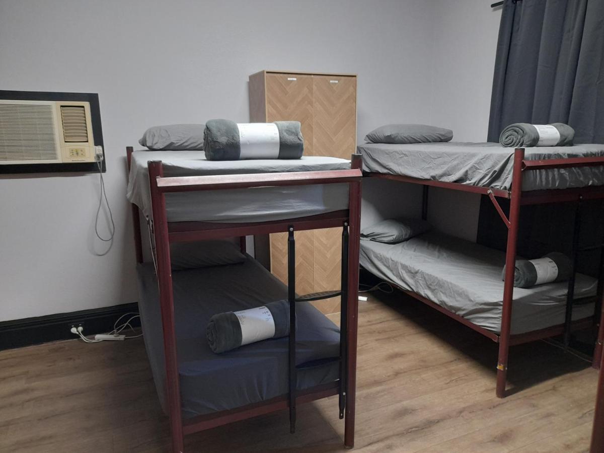 Ozi Backpackers - -valid Passport Required * Perth