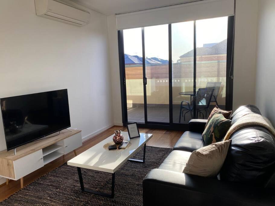 Location Airport River Marina Park&wine Apartment