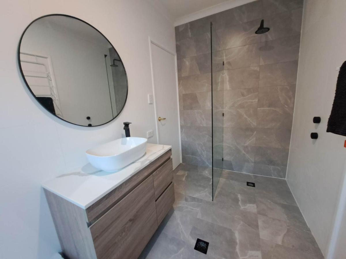Homestay Paradise On The Lakes Escape Perth