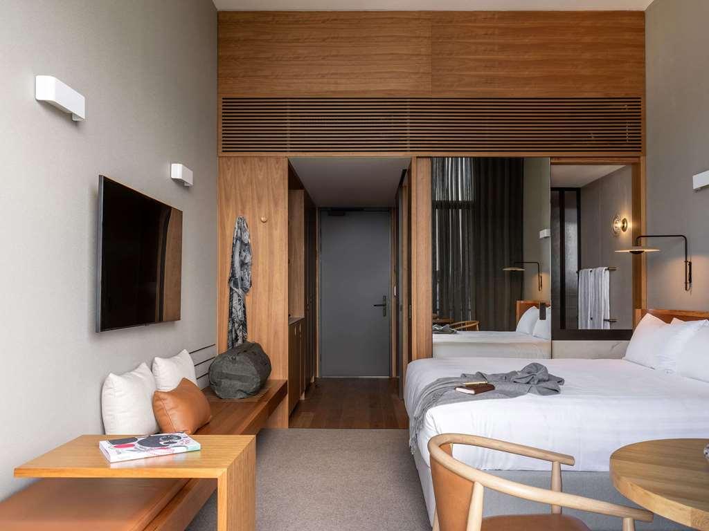 Hotel Wonil - Handwritten Collection
