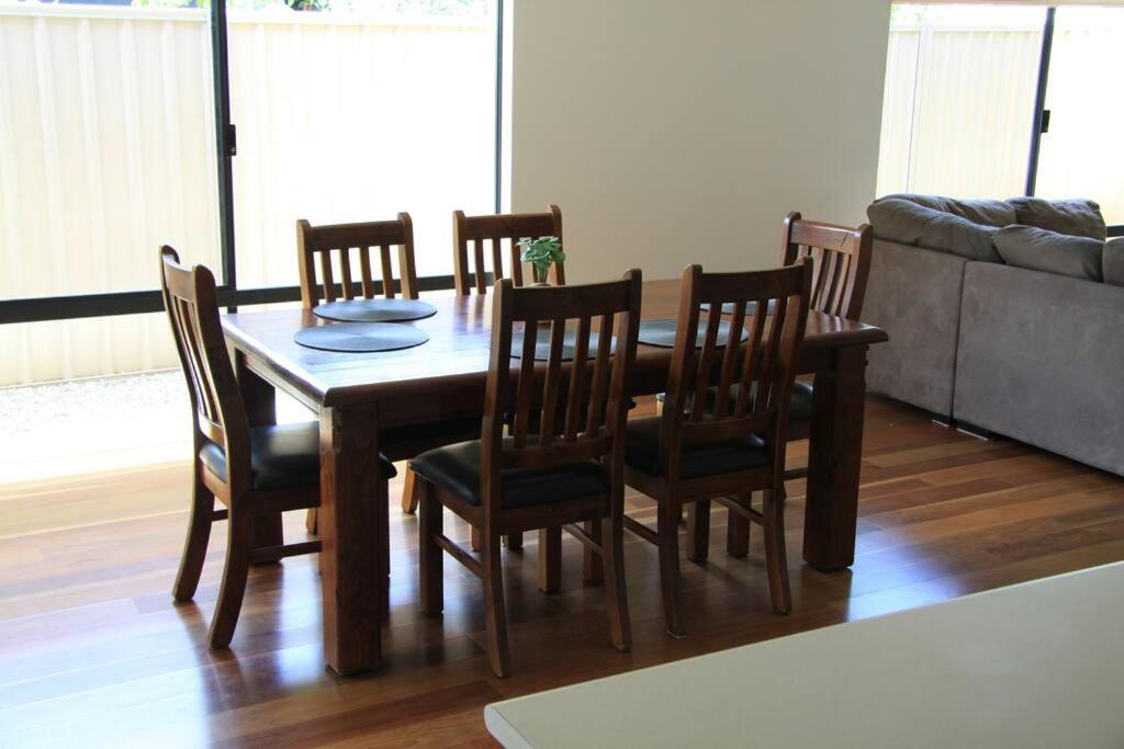 Holiday home Southern River Family Accommodation. Free Wifi