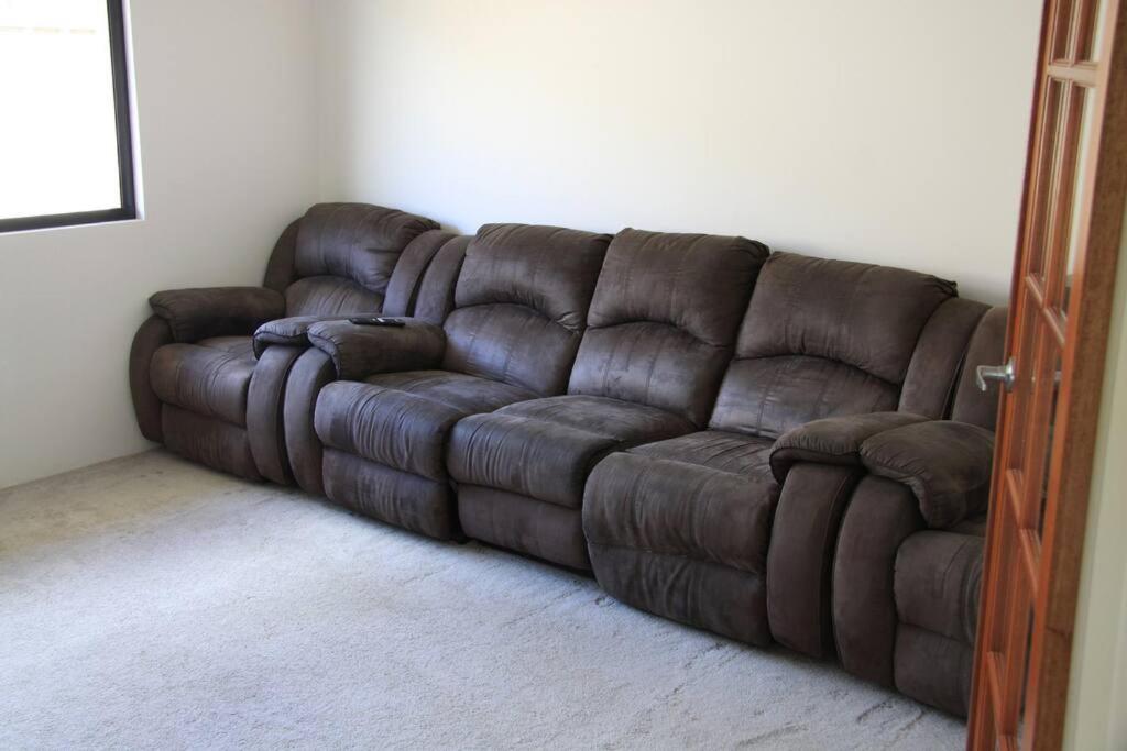 Southern River Family Accommodation. Free Wifi Perth
