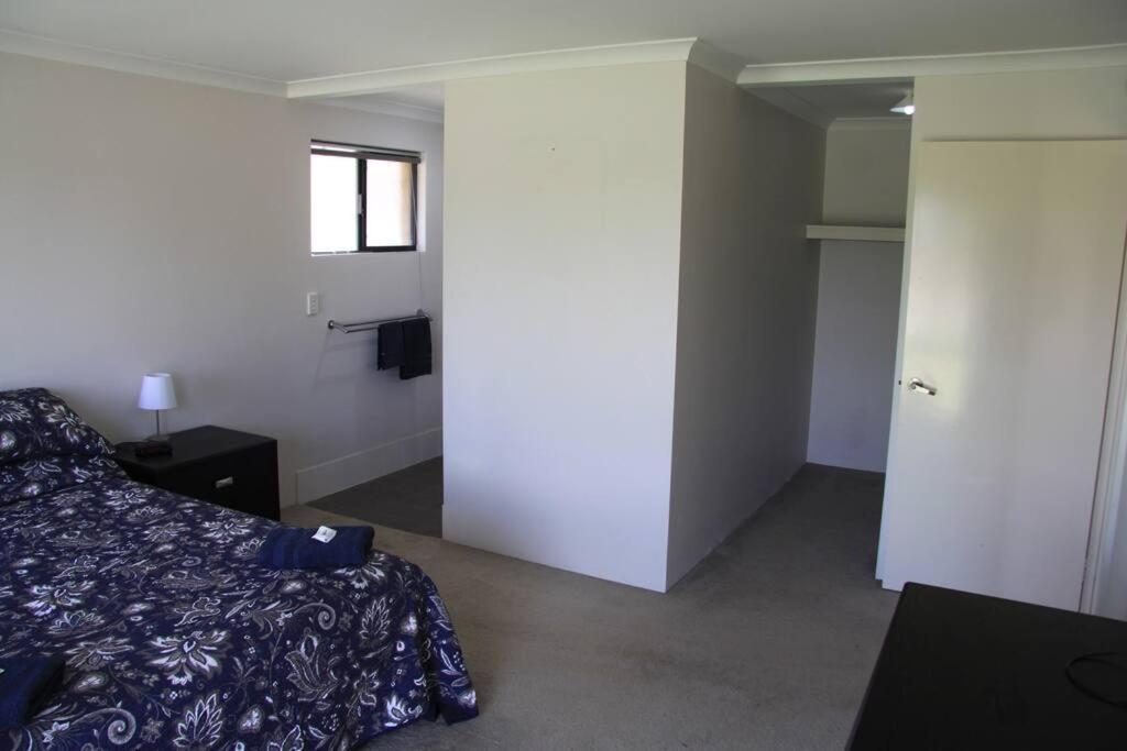 Southern River Family Accommodation. Free Wifi Holiday home