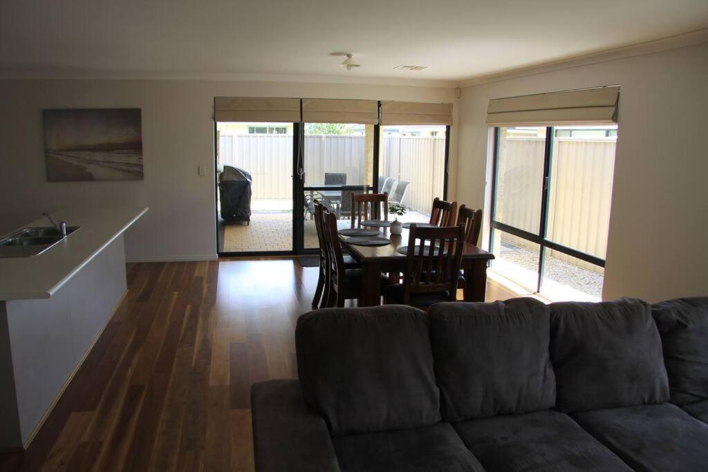 Southern River Family Accommodation. Free Wifi *