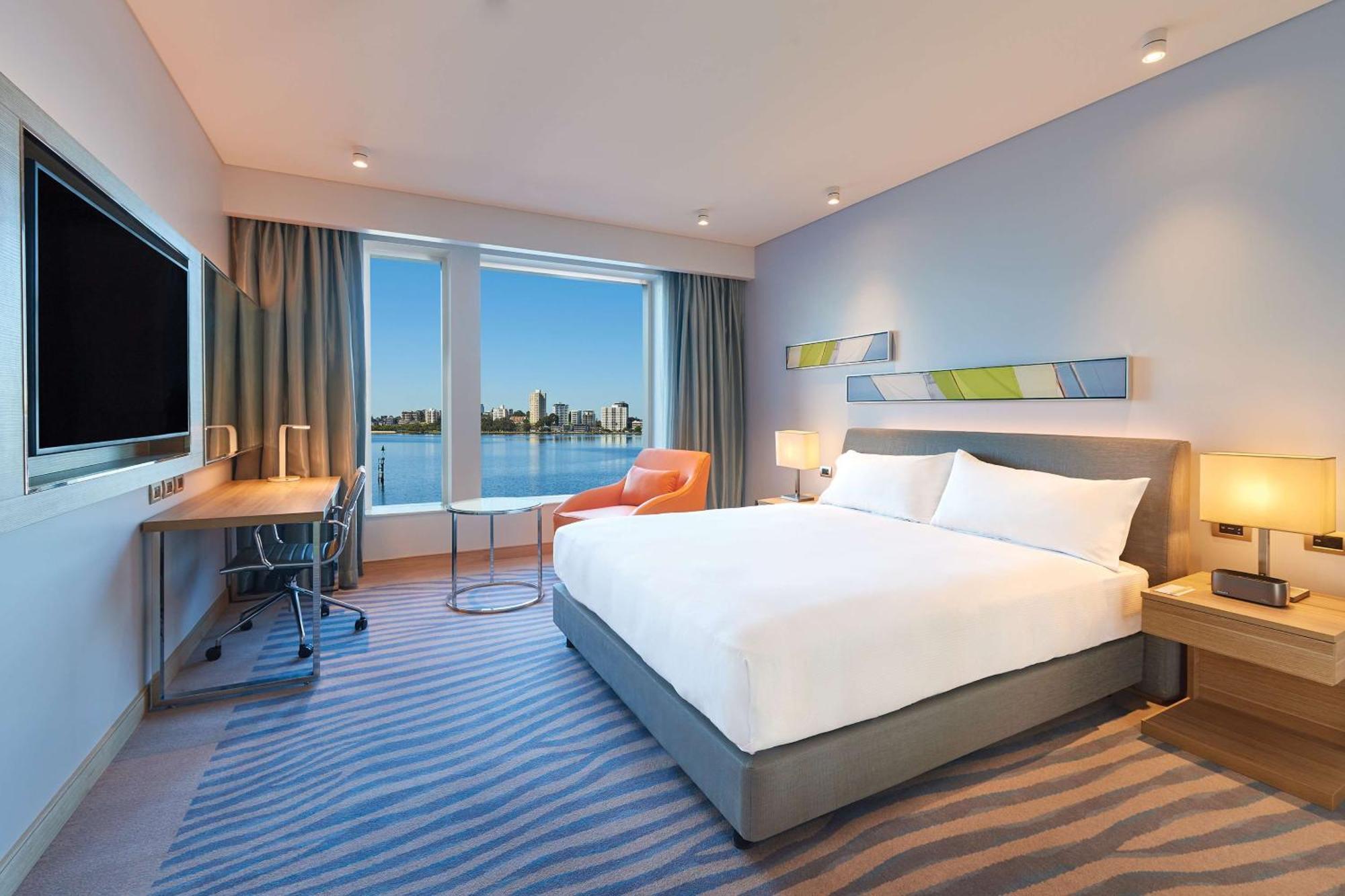 Doubletree By Hilton Waterfront 4*