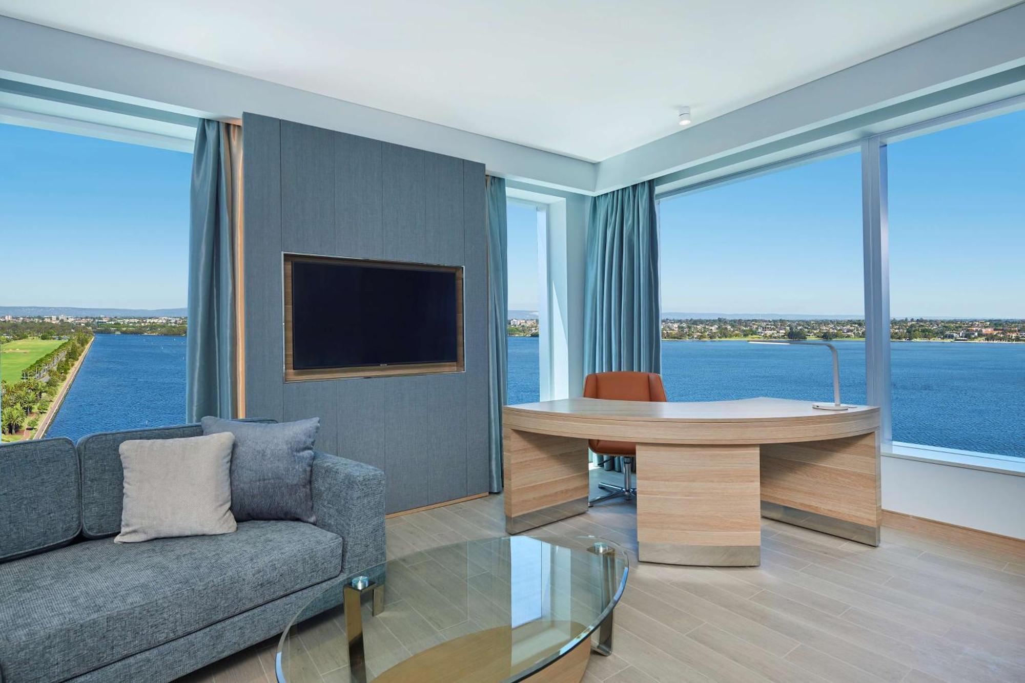 Hotel Doubletree By Hilton Waterfront 4*