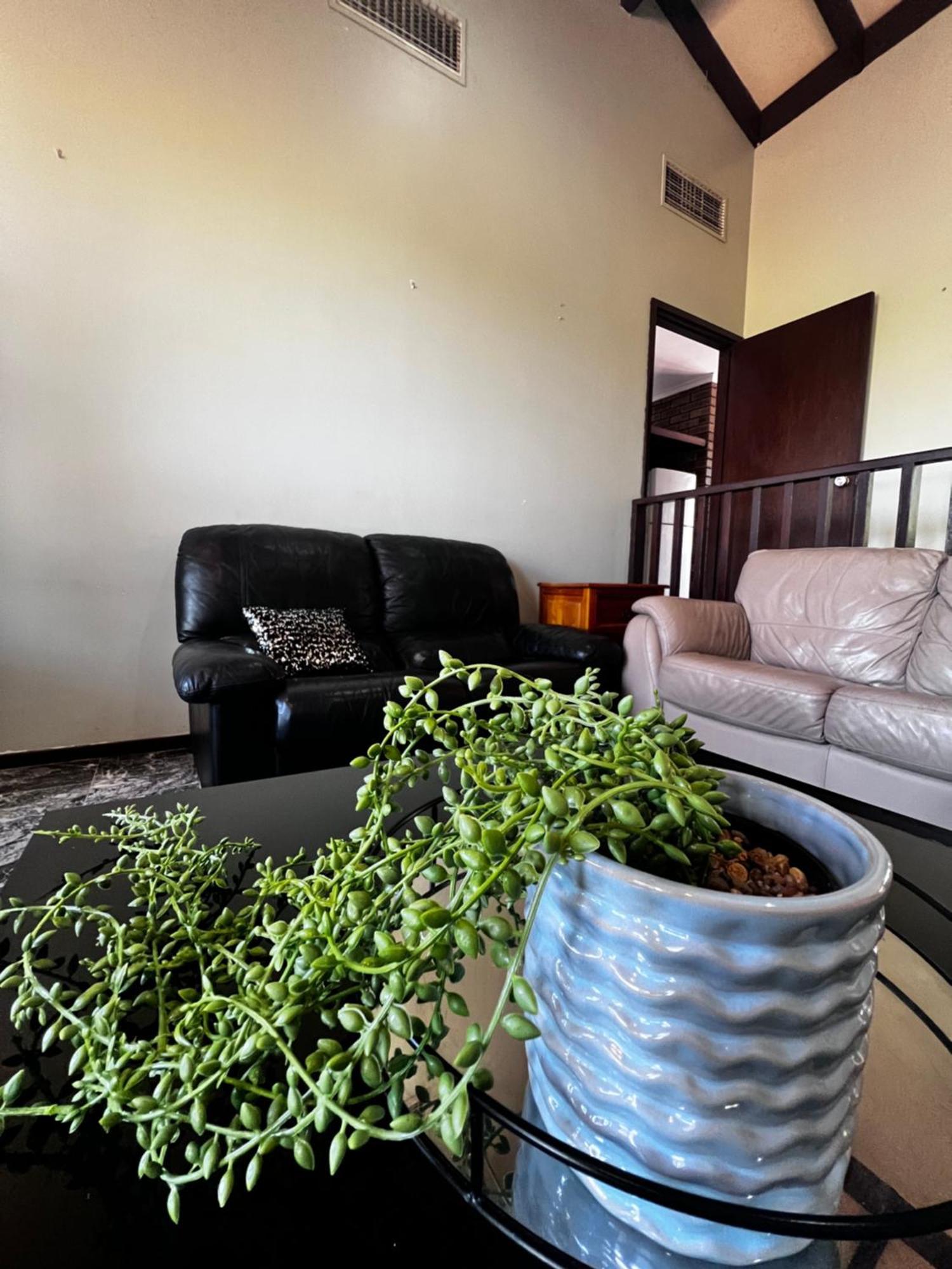 Affordable Beautiful Queen Bedroom Near Swan River Fremantle *