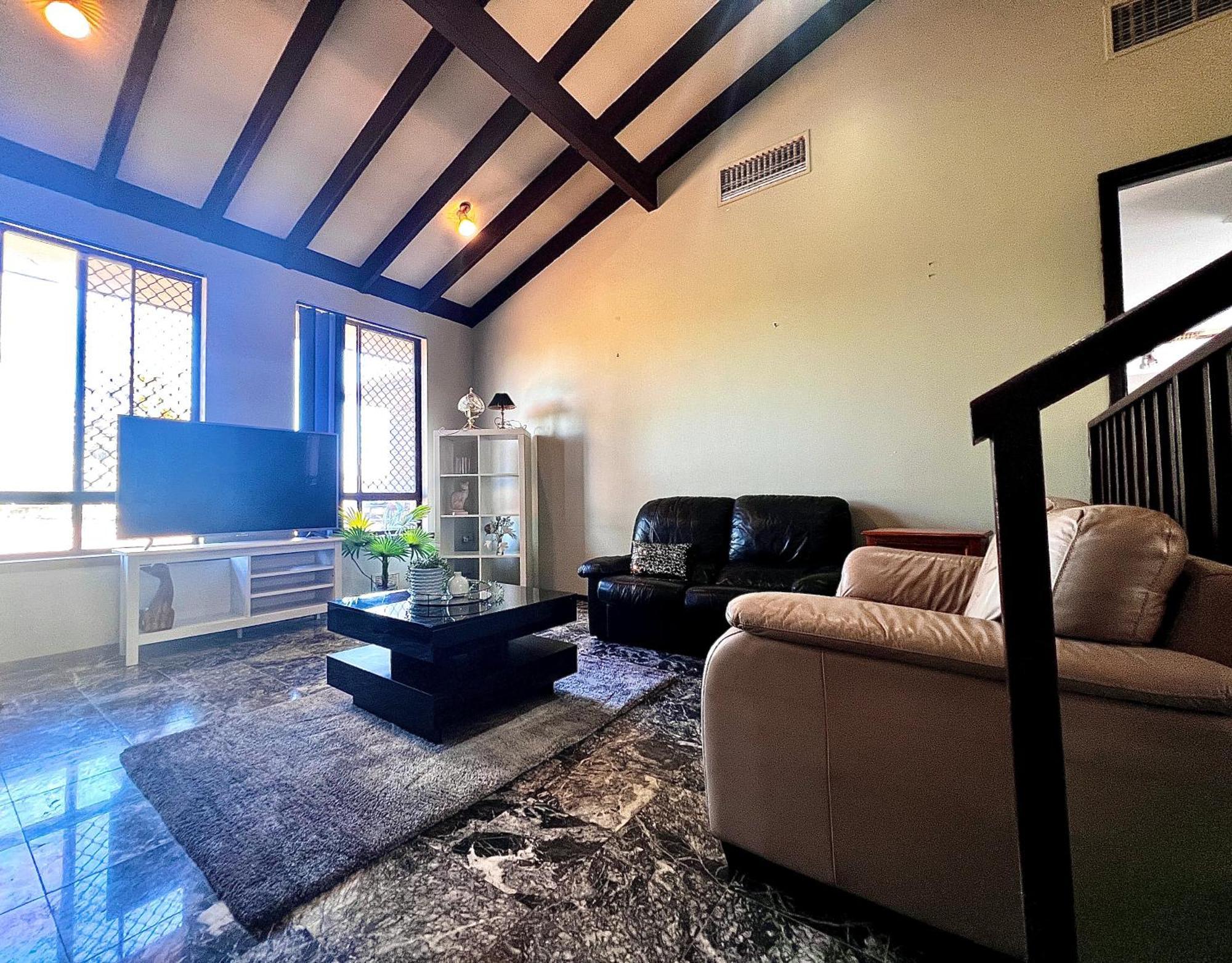Affordable Beautiful Queen Bedroom Near Swan River Fremantle * Perth
