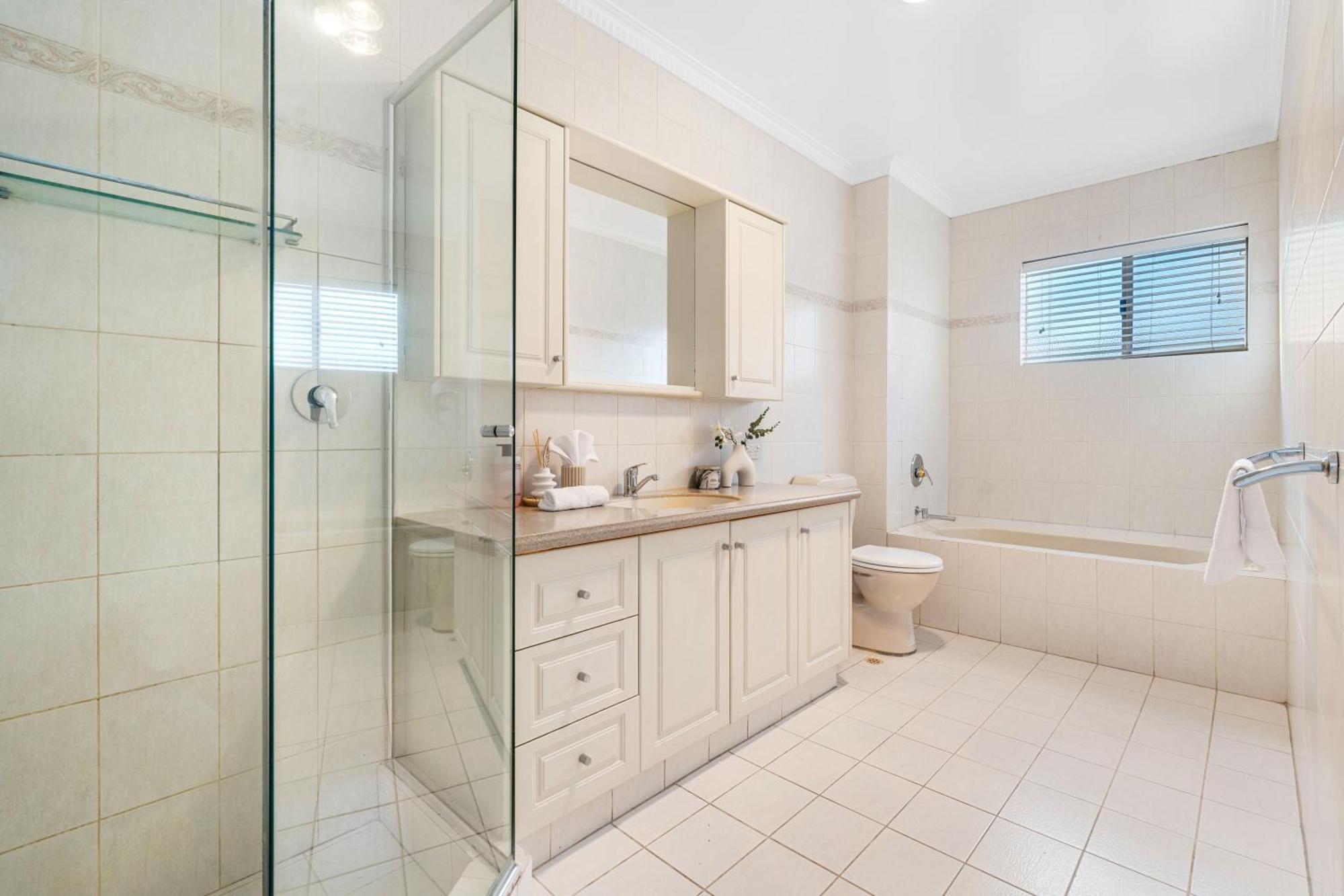 East Luxury Waterfront Retreat Perth