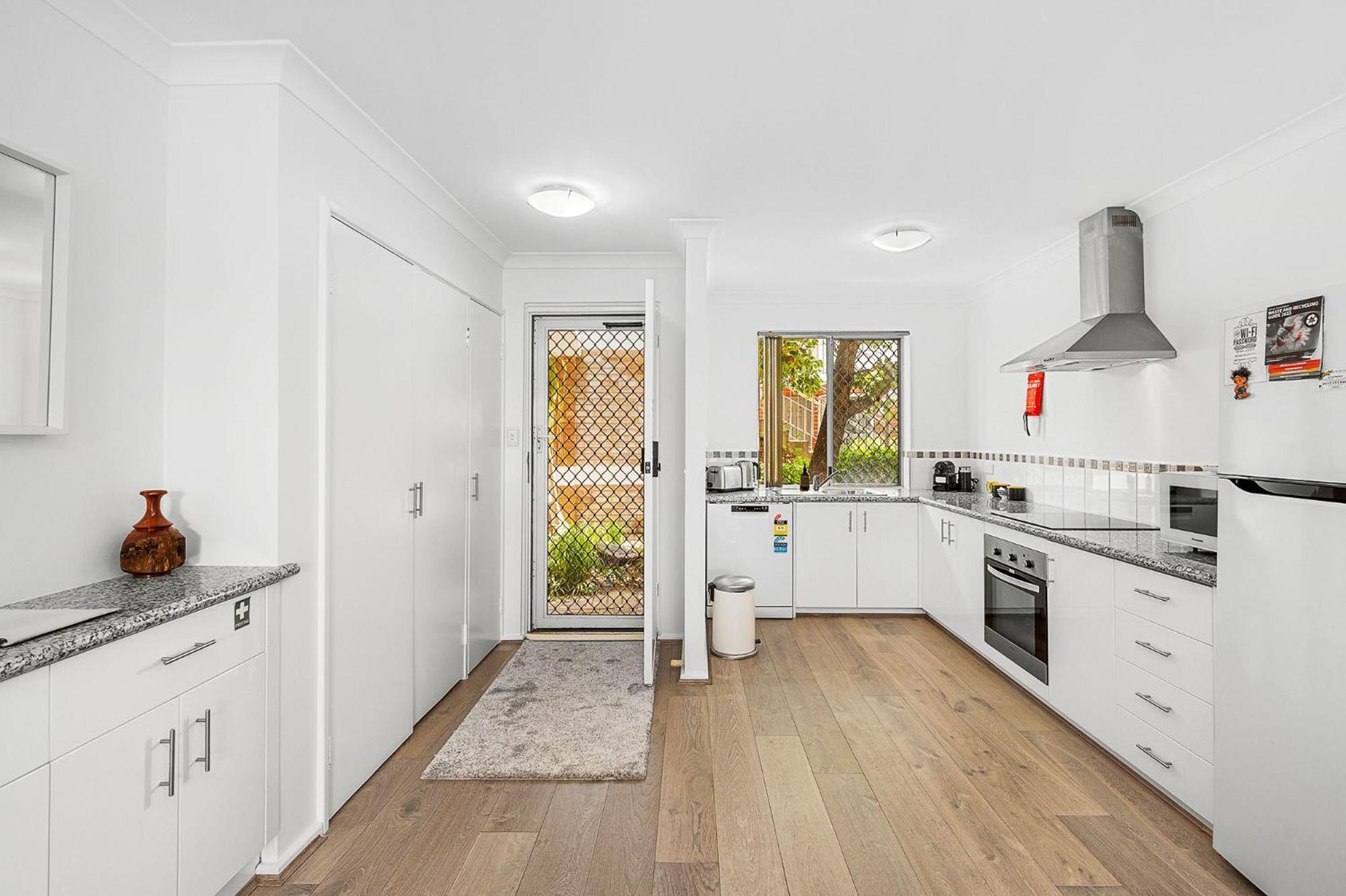 Apartment 6 Light Bright In South *