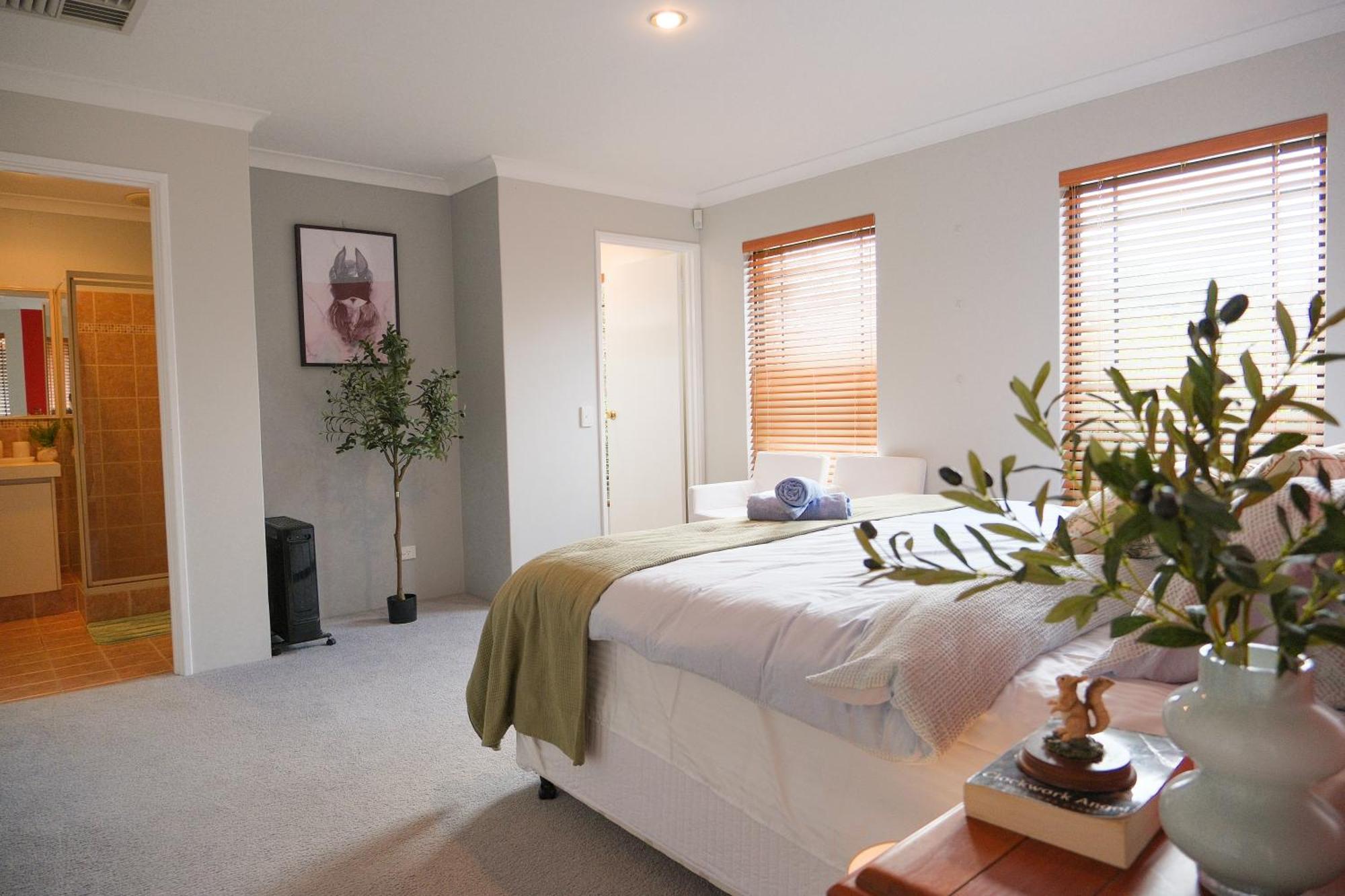 Holiday home Airport 6Br Haven - Quiet Yard & Ac